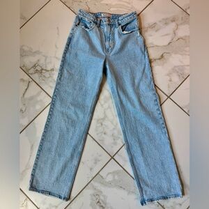 Abercrombie Fitch~The 90s Relaxed Jeans~High Rise~Curve Love~28/6~Lighter Wash